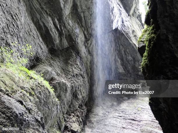 partnachklamm in bavaria - kalkstein fotografías e imágenes de stock