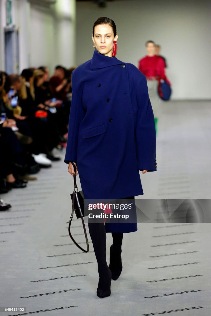 Balenciaga : Runway - Paris Fashion Week Womenswear Fall/Winter 2017/2018