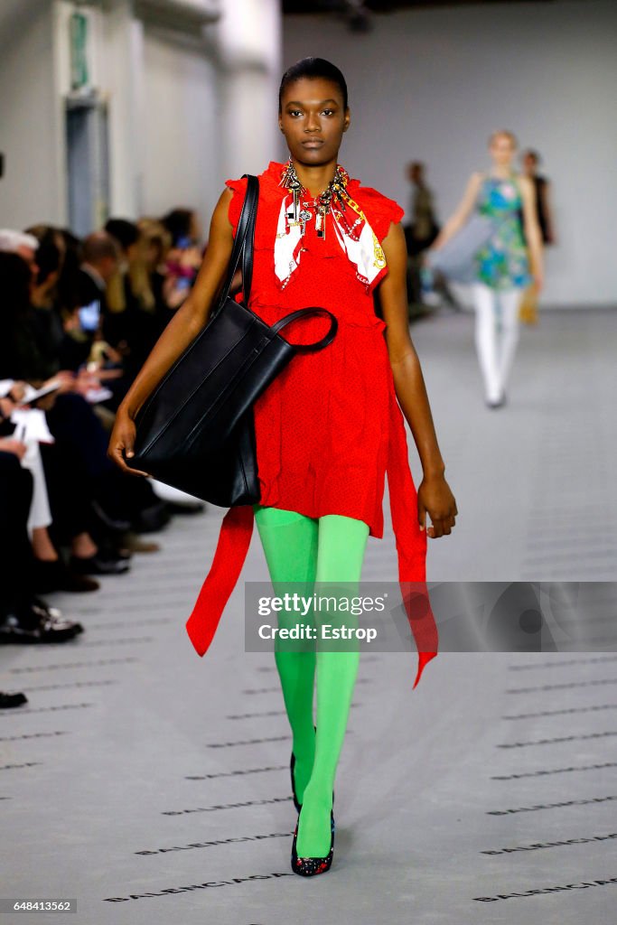 Balenciaga : Runway - Paris Fashion Week Womenswear Fall/Winter 2017/2018