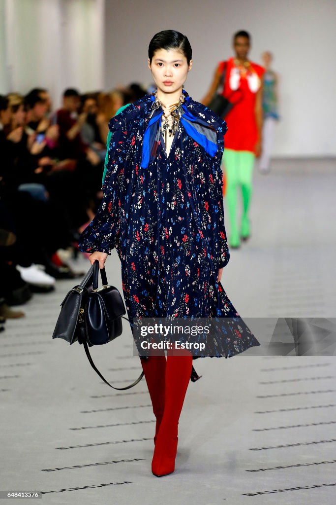 Balenciaga : Runway - Paris Fashion Week Womenswear Fall/Winter 2017/2018