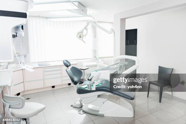 centrum dentaire - dentist office photos et images de collection