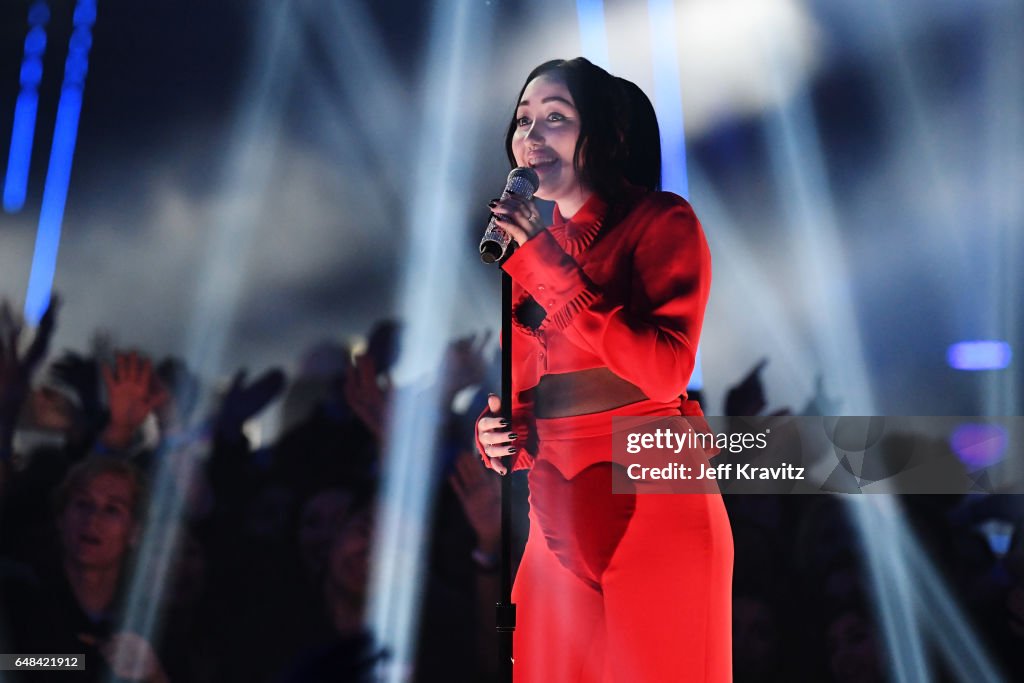 2017 iHeartRadio Music Awards - Show