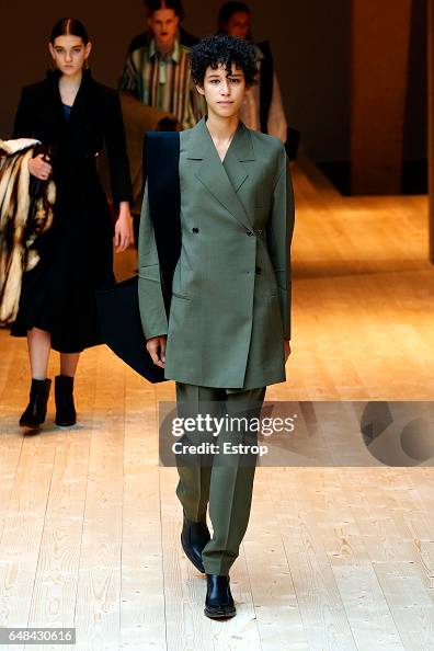 Celine: Runway - Paris Fashion Week Womenswear Fall/Winter 2017/2018 Celine: Runway - Paris Fashion Week Womenswear Fall/Winter 2017/2018