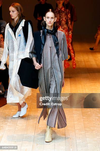 Celine: Runway - Paris Fashion Week Womenswear Fall/Winter 2017/2018 Celine: Runway - Paris Fashion Week Womenswear Fall/Winter 2017/2018