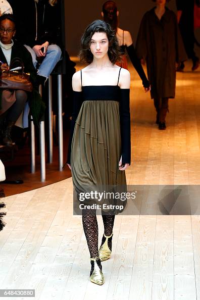 Celine: Runway - Paris Fashion Week Womenswear Fall/Winter 2017/2018 Celine: Runway - Paris Fashion Week Womenswear Fall/Winter 2017/2018