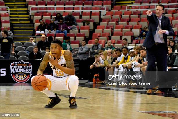 Northern Kentucky Norse G Lavone Holland II dribbles while waiting to take the last shot of the first half of the game between Wright State Raiders...