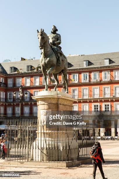 equestrian statue, madrid - statue de philippe iii photos et images de collection