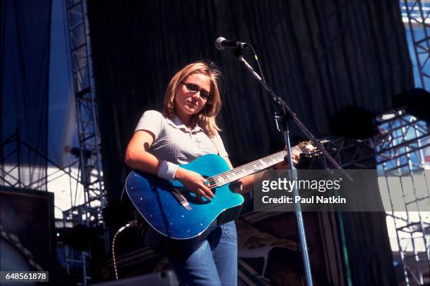 Musician Jewel performs onstage at Farm Aid, Columbia, South Carolina, October 12, 1996.