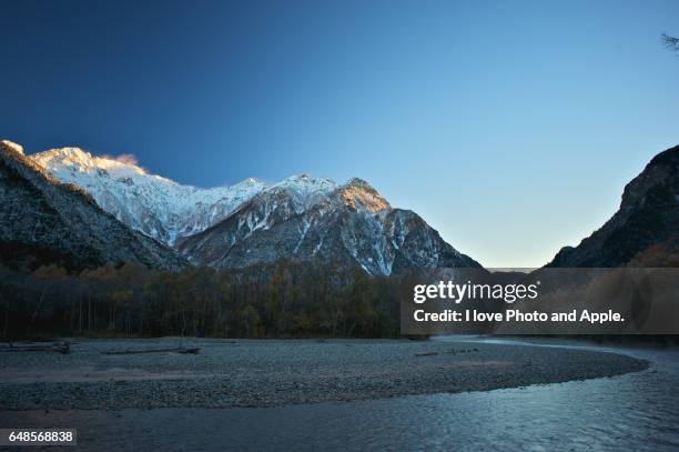 kamikochi autumn scenery - japanese larch stock pictures, royalty-free photos & images