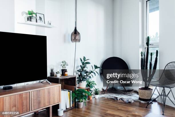 living room interior - living room television stock-fotos und bilder