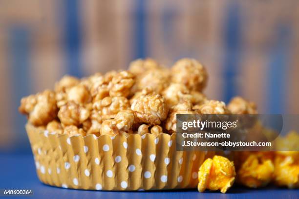 closeup of popcorn - nanette j stevenson ストックフォトと画像