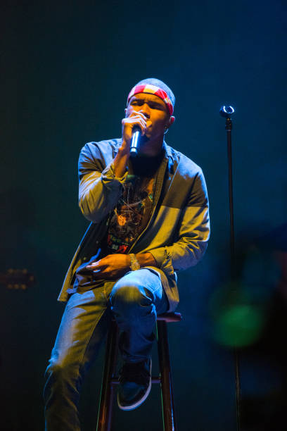 https://media.gettyimages.com/id/648633952/photo/frank-ocean-performs-on-stage-at-the-wiltern-on-july-7-2012-in-los-angeles-california.jpg?s=612x612&w=0&k=20&c=sIruZY-kluWbVJg5tjhFikzcaTBRt_7mHpHnJkx6-Y4=