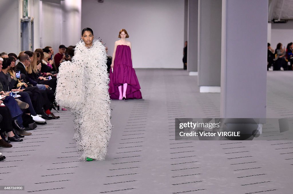 Balenciaga : Runway - Paris Fashion Week Womenswear Fall/Winter 2017/2018