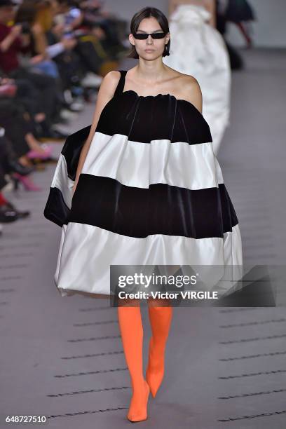 Model walks the runway during the Balenciaga Ready to Wear fashion show as part of the Paris Fashion Week Womenswear Fall/Winter 2017/2018 on March...