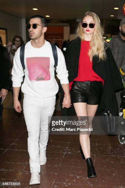 Singer Joe Jonas and actress Sophie Turner arrive at Aeroport Roissy - Charles de Gaulle on March 6, 2017 in Paris, France.
