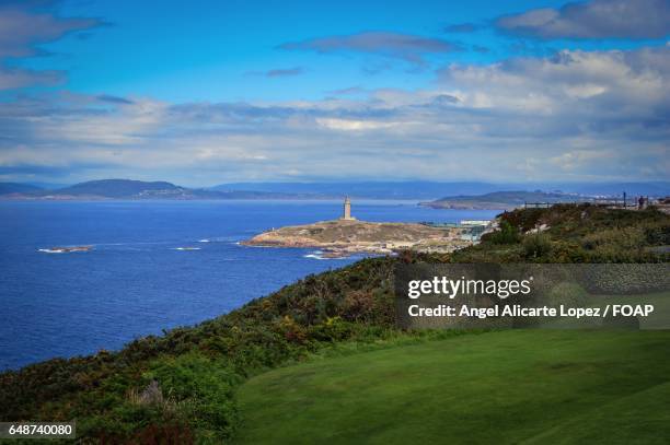 la torre de hercules desde el monte de san pedro, a coruna, spain - herkules film 2014 stock-fotos und bilder