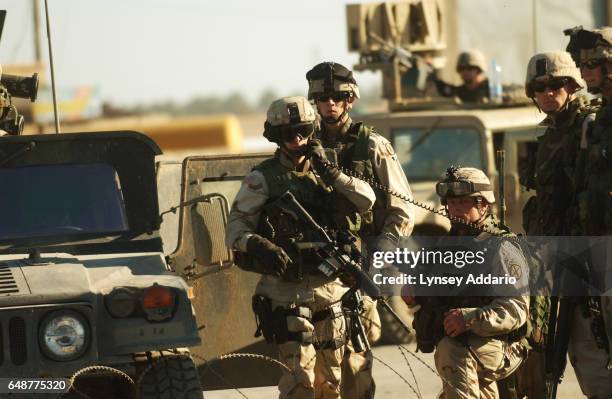 Soldier Against Many 56.963 Iraq War Us Soldiers Stock Photos, High-Res Pictures, and Images ...