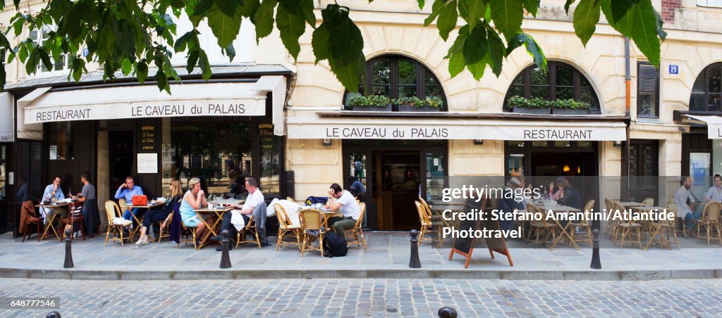 Île de la Cité, a café