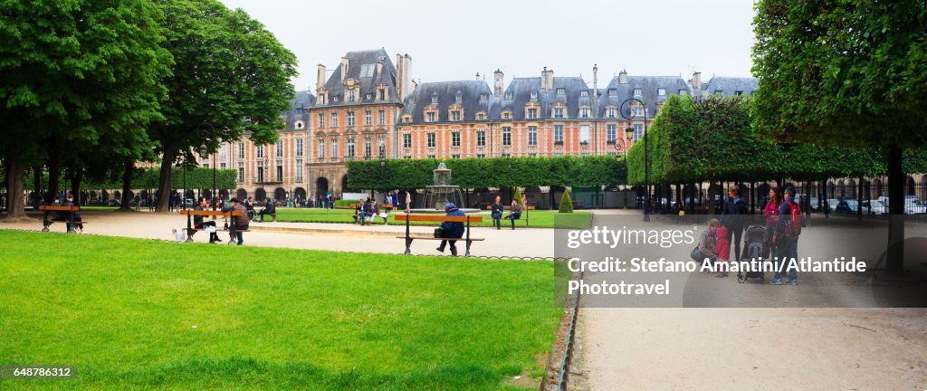 Place de Vosges (square)