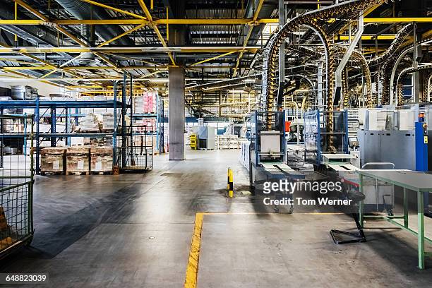 packing line in a printery - factory stockfoto's en -beelden