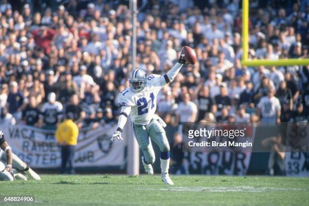 Dallas Cowboys Deion Sanders in action, returning interception vs Oakland Raiders at Oakland-Alameda County Coliseum. Oakland, CA CREDIT: Brad Mangin