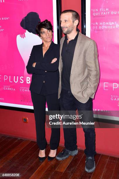 Florence Foresti and Mathieu Kassovitz attend the "De Plus Belle" Paris premiere at Publicis Champs Elysees on March 6, 2017 in Paris, France.