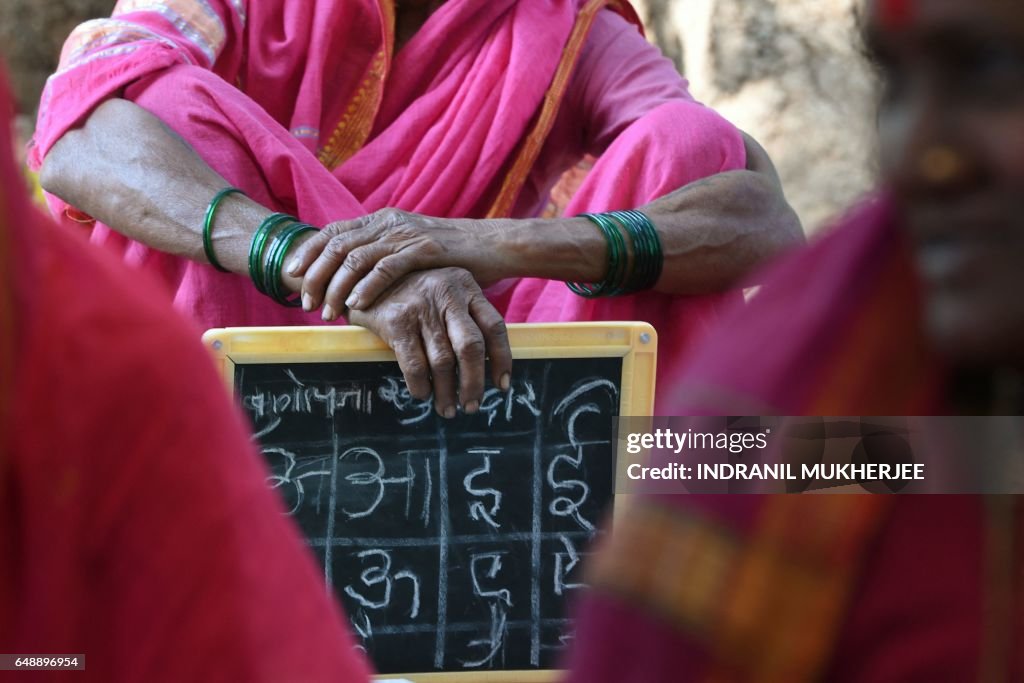 TOPSHOT-DOUNIAMAG-INDIA-EDUCATION-WOMEN-SCHOOL