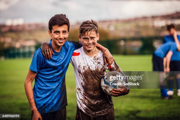 gewinnen soccer team - school sports stock-fotos und bilder