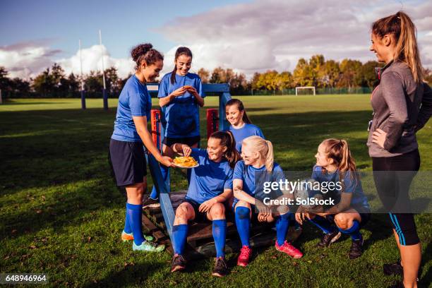 refreshments for all the team - children soccer team stock pictures, royalty-free photos & images