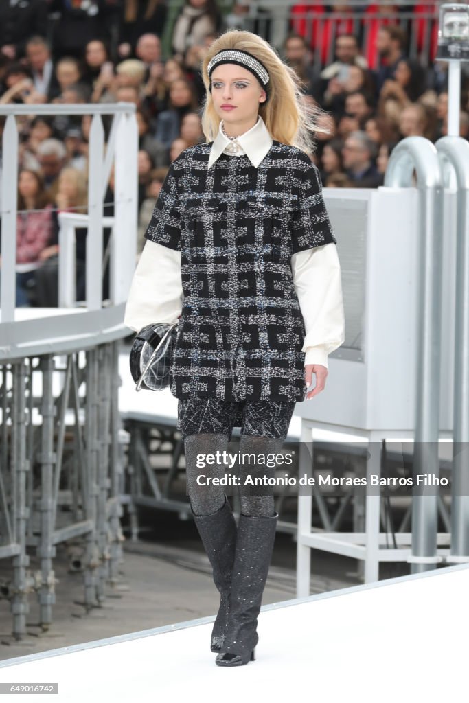 Chanel : Runway - Paris Fashion Week Womenswear Fall/Winter 2017/2018