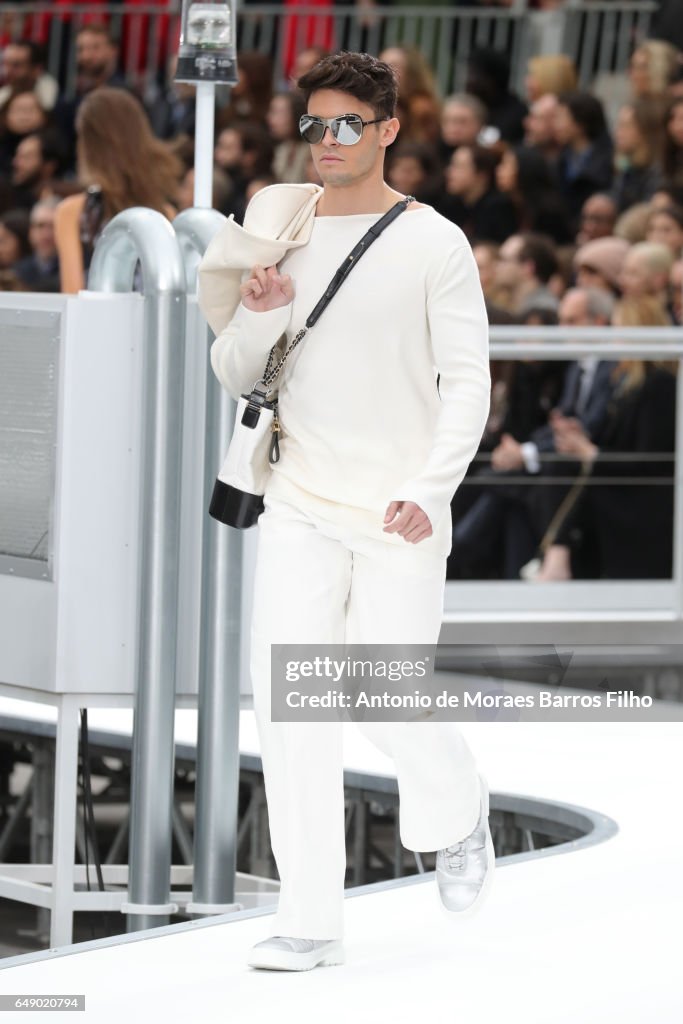 Chanel : Runway - Paris Fashion Week Womenswear Fall/Winter 2017/2018