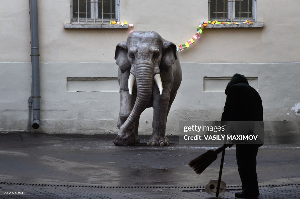 RUSSIA-FEATURE-SCULPTURE