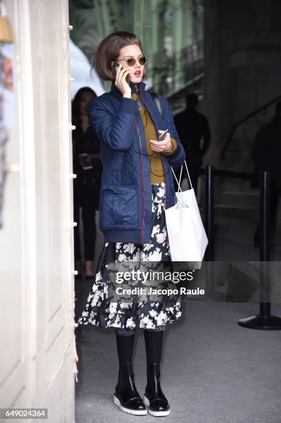 Lindsey Wixson is seen arriving at Chanel fashion show during the Paris Fashion Week Womenswear Fall/Winter 2017/2018 on March 7, 2017 in Paris,...
