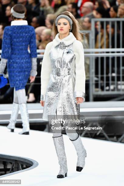 Lindsey Wixson walks the runway during the Chanel show as part of the Paris Fashion Week Womenswear Fall/Winter 2017/2018 on March 7, 2017 in Paris,...