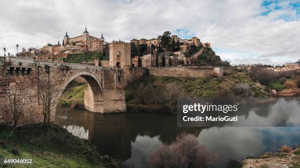 トレド（スペイン）  - アルカサル城塞 ストックフォトと画像