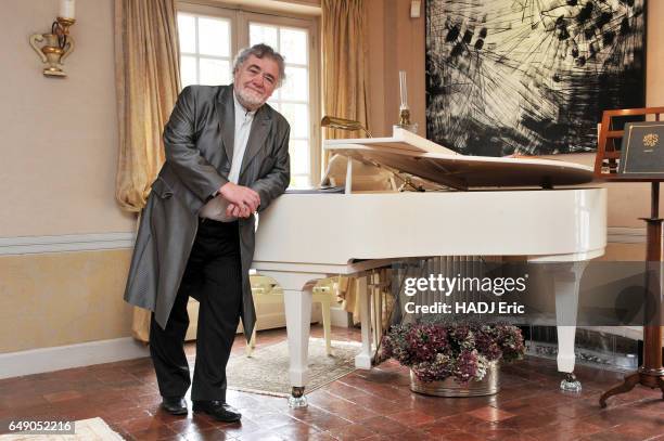 Rendez-vous with lyric singer and vocal coach Jean-Philippe Lafont at his home in Houx on January 27, 2017.