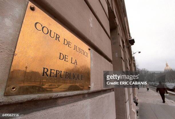 Vue, le 02 février à Paris, de la plaque de la Cour de Justice de la République, rue de Constantine, à l'entrée des bureaux de cette juridiction...