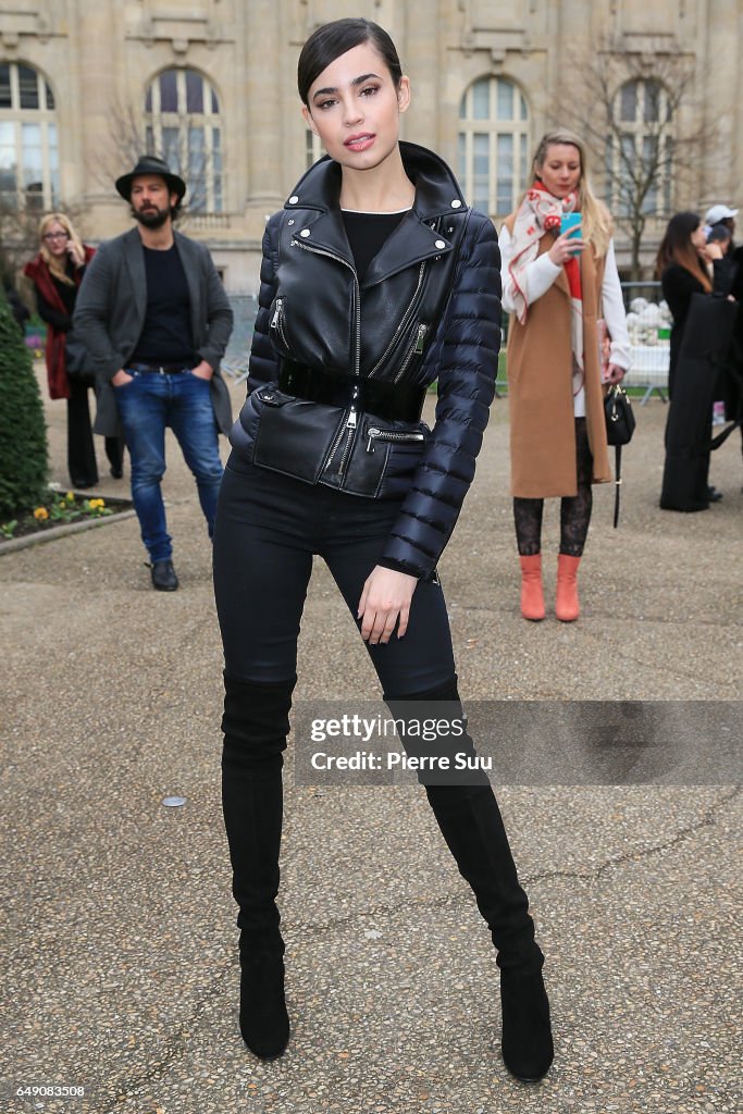 Moncler Gamme Rouge : Outside Arrivals - Paris Fashion Week Womenswear Fall/Winter 2017/2018