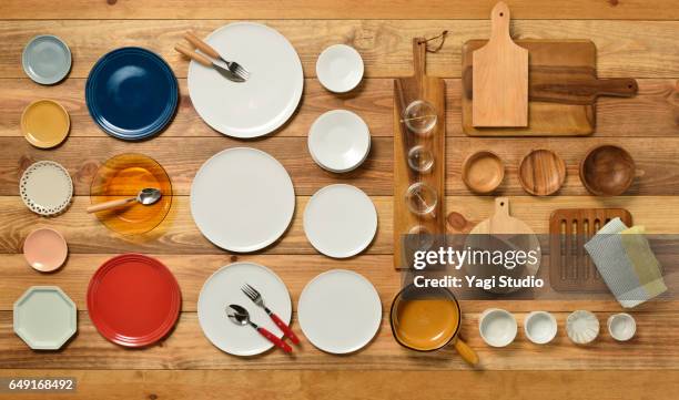 daily use yard knolling style - stoviglie foto e immagini stock