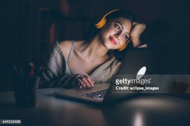 fealing relaxed with music - beautiful college girls stock pictures, royalty-free photos & images