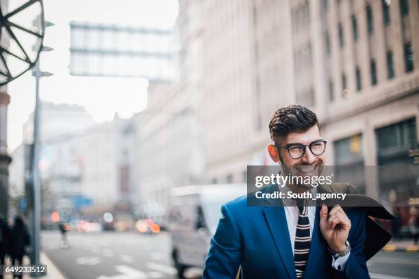 monsieur avec des lunettes - mannequin mode street photos et images de collection