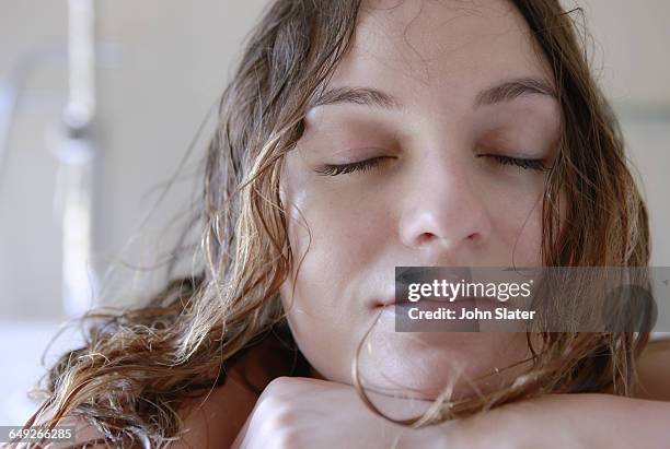 fresh faced woman with eyes closed - nasses haar stock-fotos und bilder