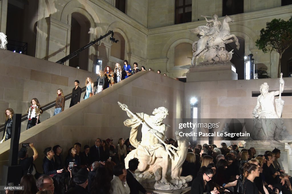 Louis Vuitton : Runway - Paris Fashion Week Womenswear Fall/Winter 2017/2018