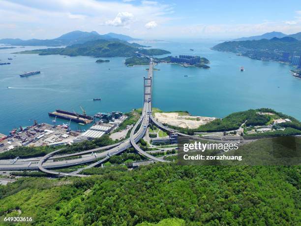 luftaufnahme von tsing ma bridge, hong kong - tsing ma bridge stock-fotos und bilder