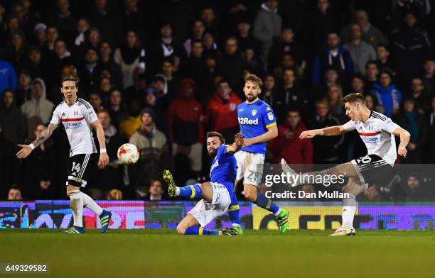 Tom Cairney of Fulham scores their first and equalising goal during the Sky Bet Championship match between Fulham and Leeds United at Craven Cottage...