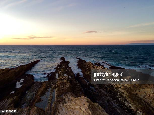 scenic view of a sea during sunset - parque estatal de montaña de oro fotografías e imágenes de stock