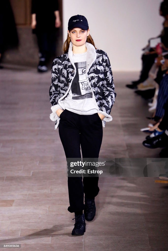 Agnes B: Runway - Paris Fashion Week Womenswear Fall/Winter 2017/2018