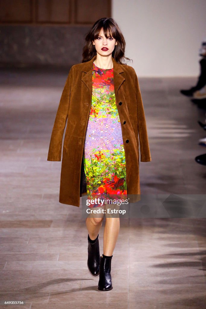 Agnes B: Runway - Paris Fashion Week Womenswear Fall/Winter 2017/2018