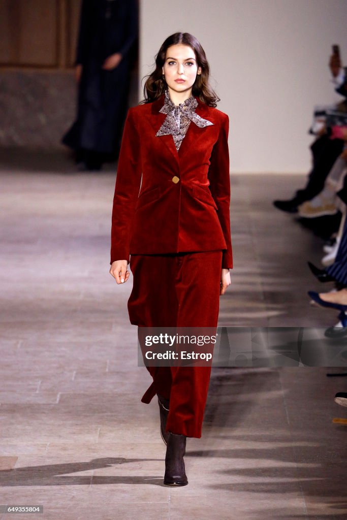 Agnes B: Runway - Paris Fashion Week Womenswear Fall/Winter 2017/2018