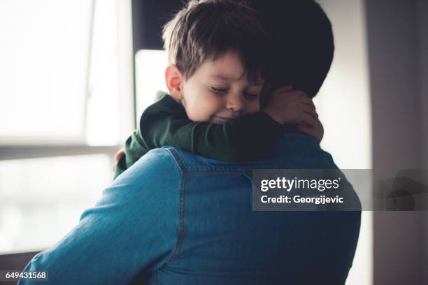 feeling happy in dad's arms - hug imagens e fotografias de stock